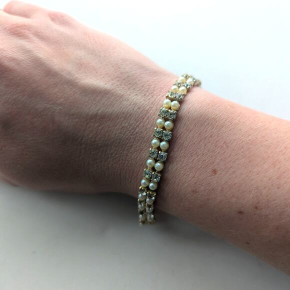 Vintage Estate Dainty Gold Tone Rhinestone Faux Pearl Classic Delicate Bracelet - Picture 3 of 3